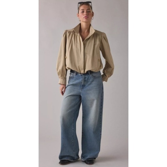 ASTR the Label Jackets & Blazers - ASTR Estero Gathered Sleeve Bomber Jacket Women Small Beige NWOT